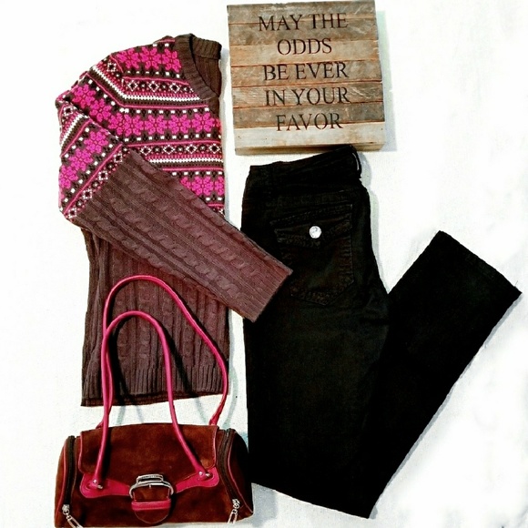 SO CUTE! Alpine, V-Neck Sweater - Picture 2 of 2